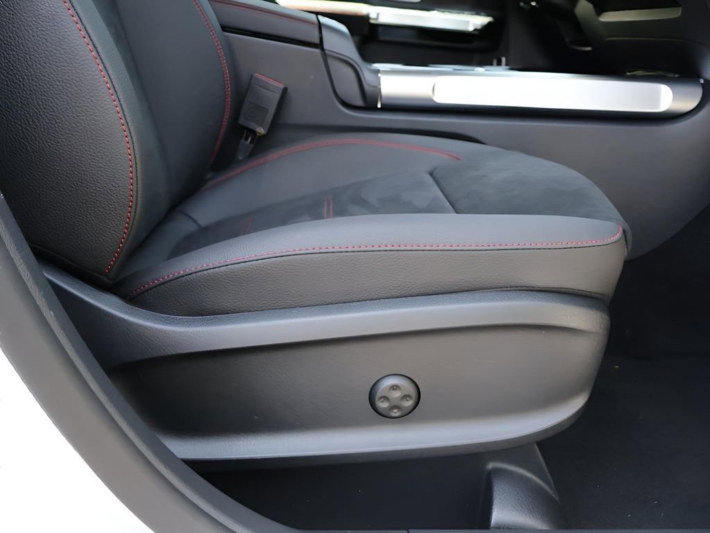 Certified 2025 Mercedes-Benz GLB 250 4MATIC image 12