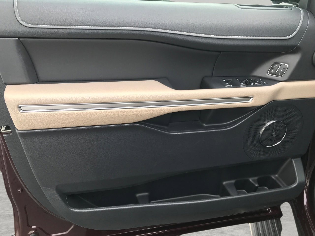 Used 2024 Ford Expedition Limited image 26