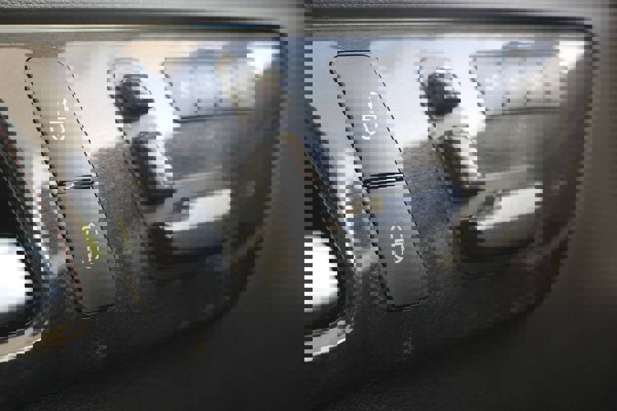 Used 2015 Mercedes-Benz GL 550 4MATIC image 12