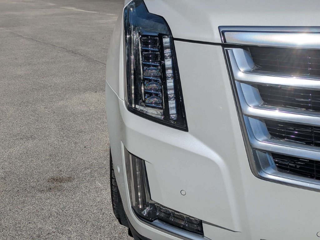 Used 2020 Cadillac Escalade Luxury AWD/4WD image 10