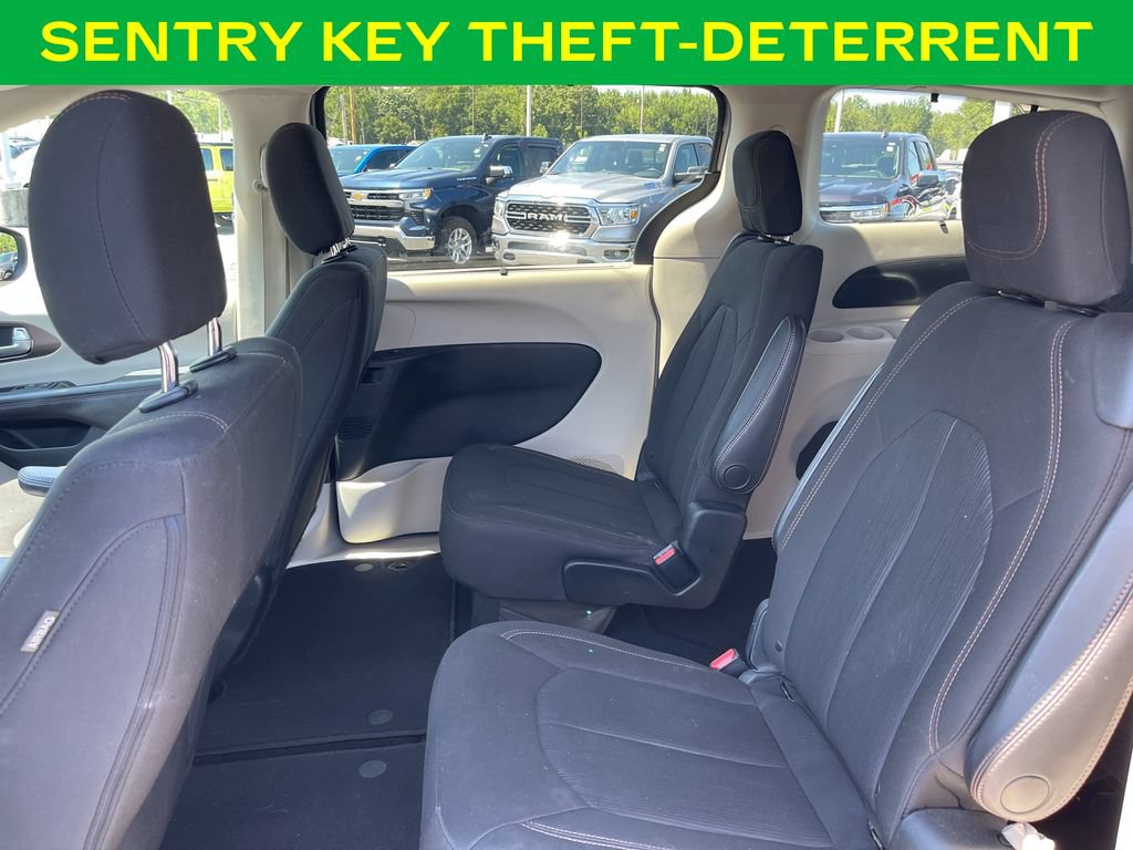 Used 2017 Chrysler Pacifica Touring Plus FWD image 14