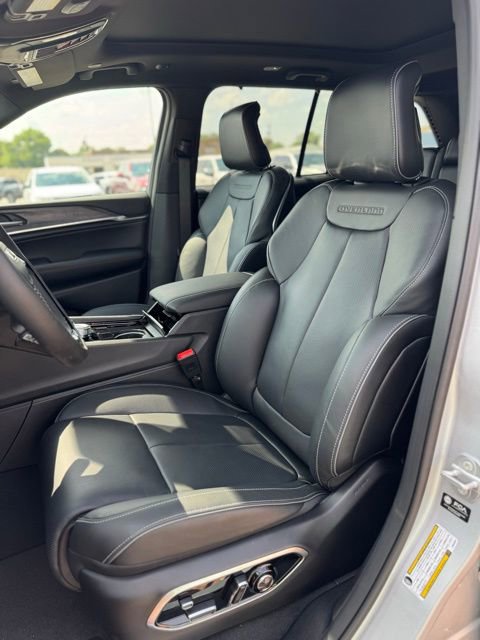 New 2025 Jeep Grand Cherokee Overland w/ Adv Protech Group III image 12