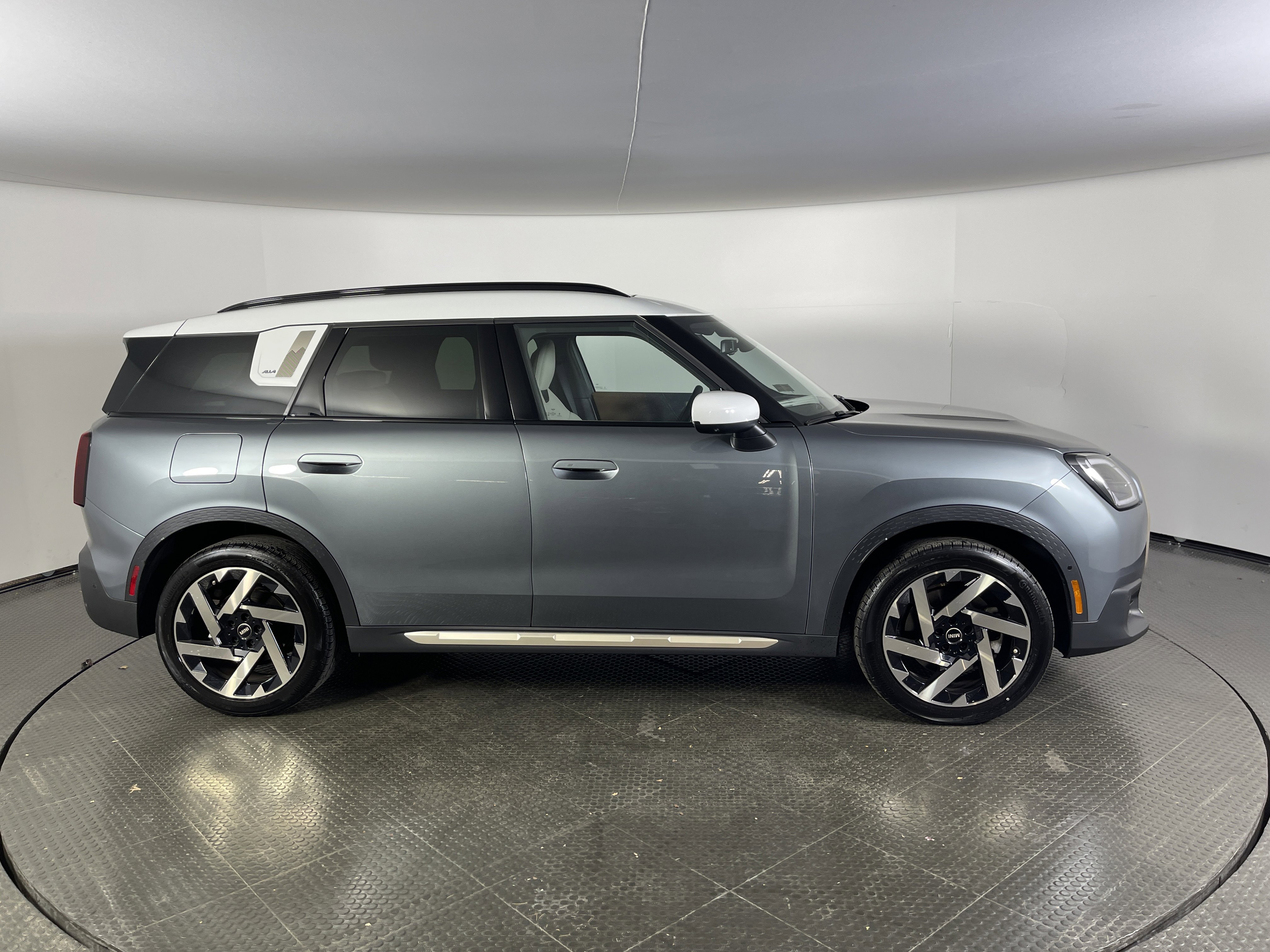Used 2025 MINI Cooper Countryman S w/ Comfort Package Max image 4