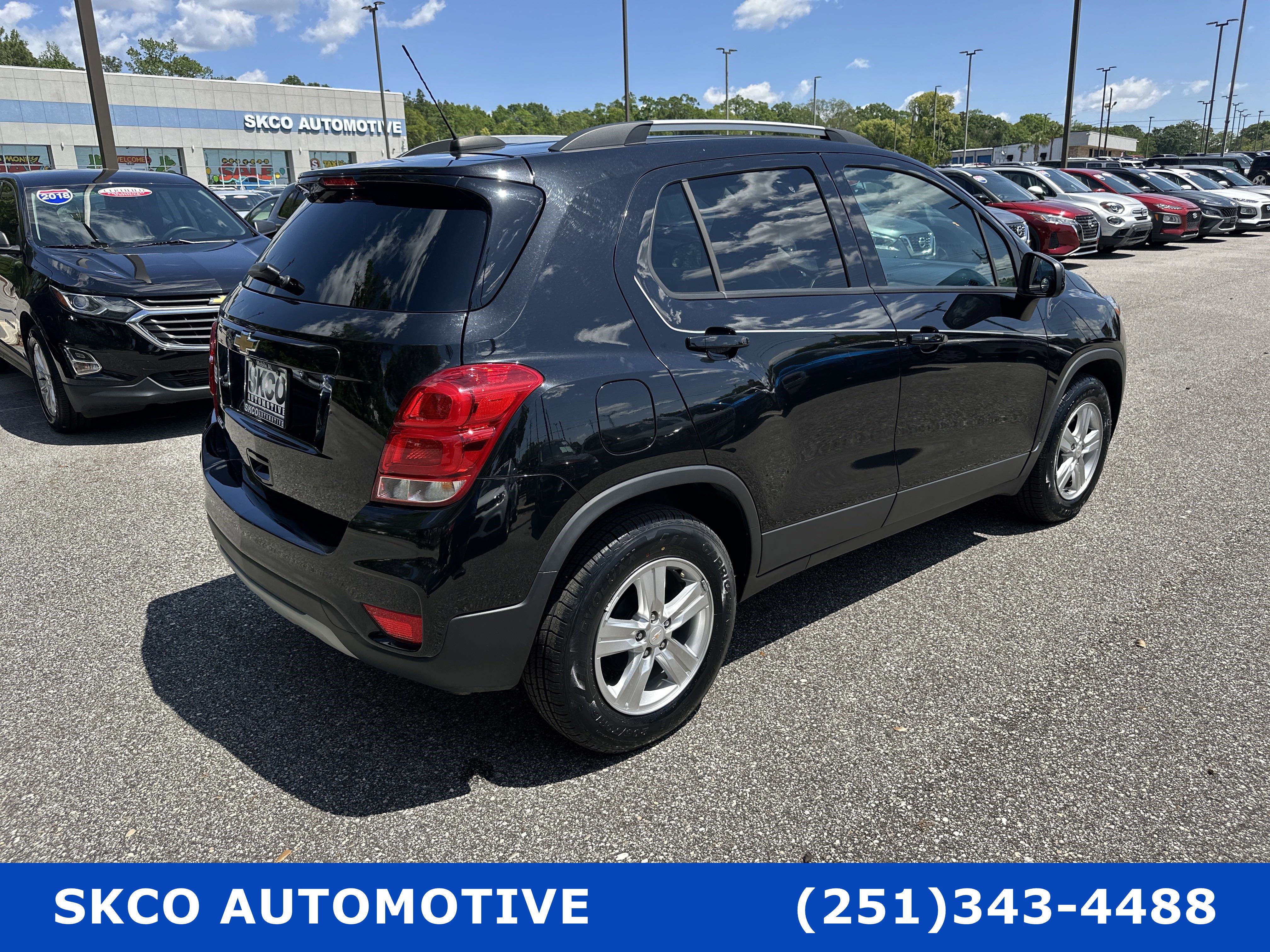 Used 2022 Chevrolet Trax LT w/ LT Convenience Package image 5