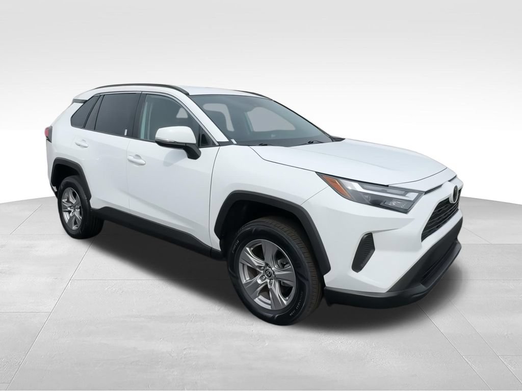 Used 2022 Toyota RAV4 XLE AWD/4WD image 3
