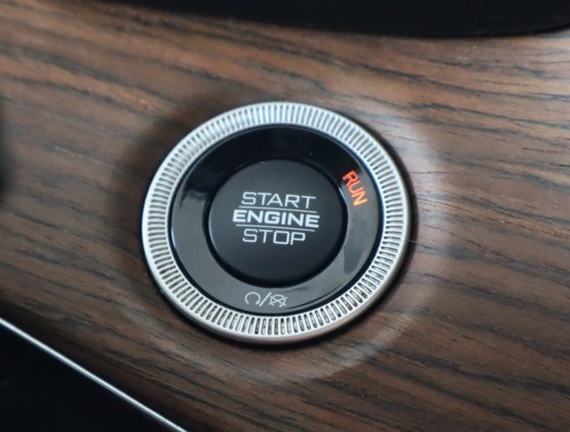 Used 2021 Jeep Grand Cherokee L Summit w/ Luxury Tech Group V image 37