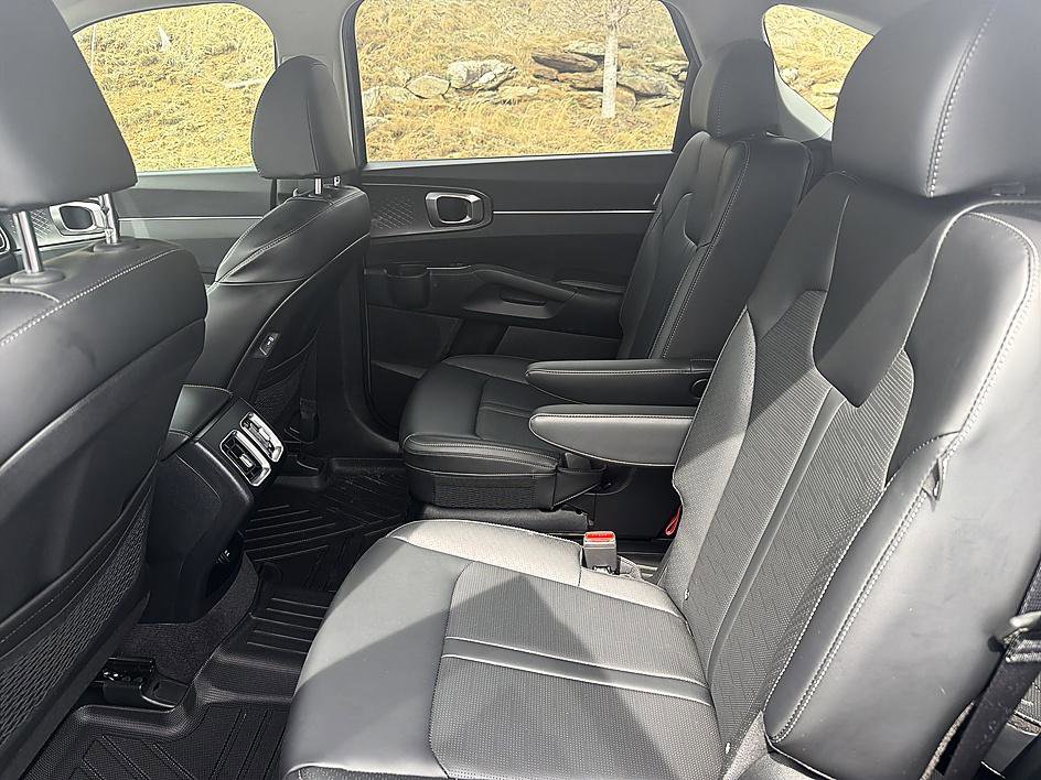 Used 2025 Kia Sorento EX image 12