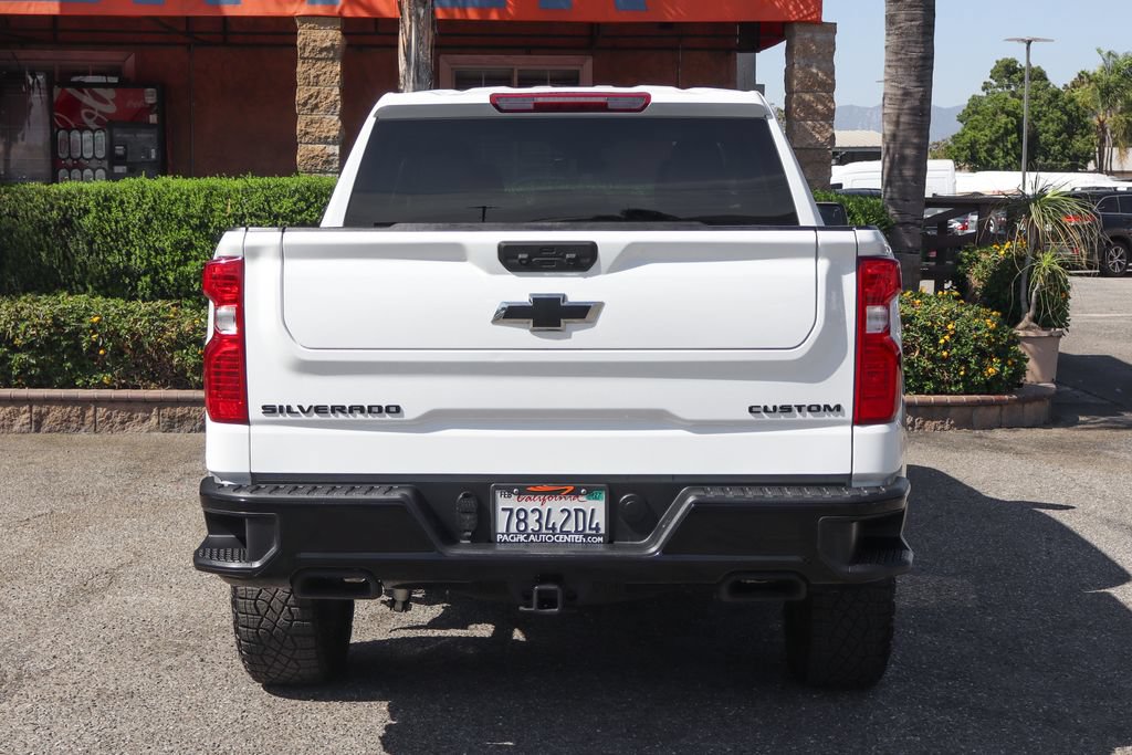 Used 2025 Chevrolet Silverado 1500 Custom Trail Boss w/ Dark Appearance Package AWD/4WD image 7