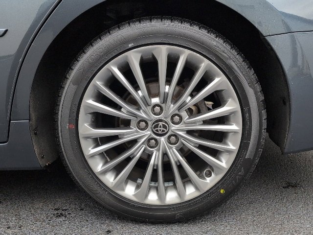 Used 2022 Toyota Avalon Limited image 11
