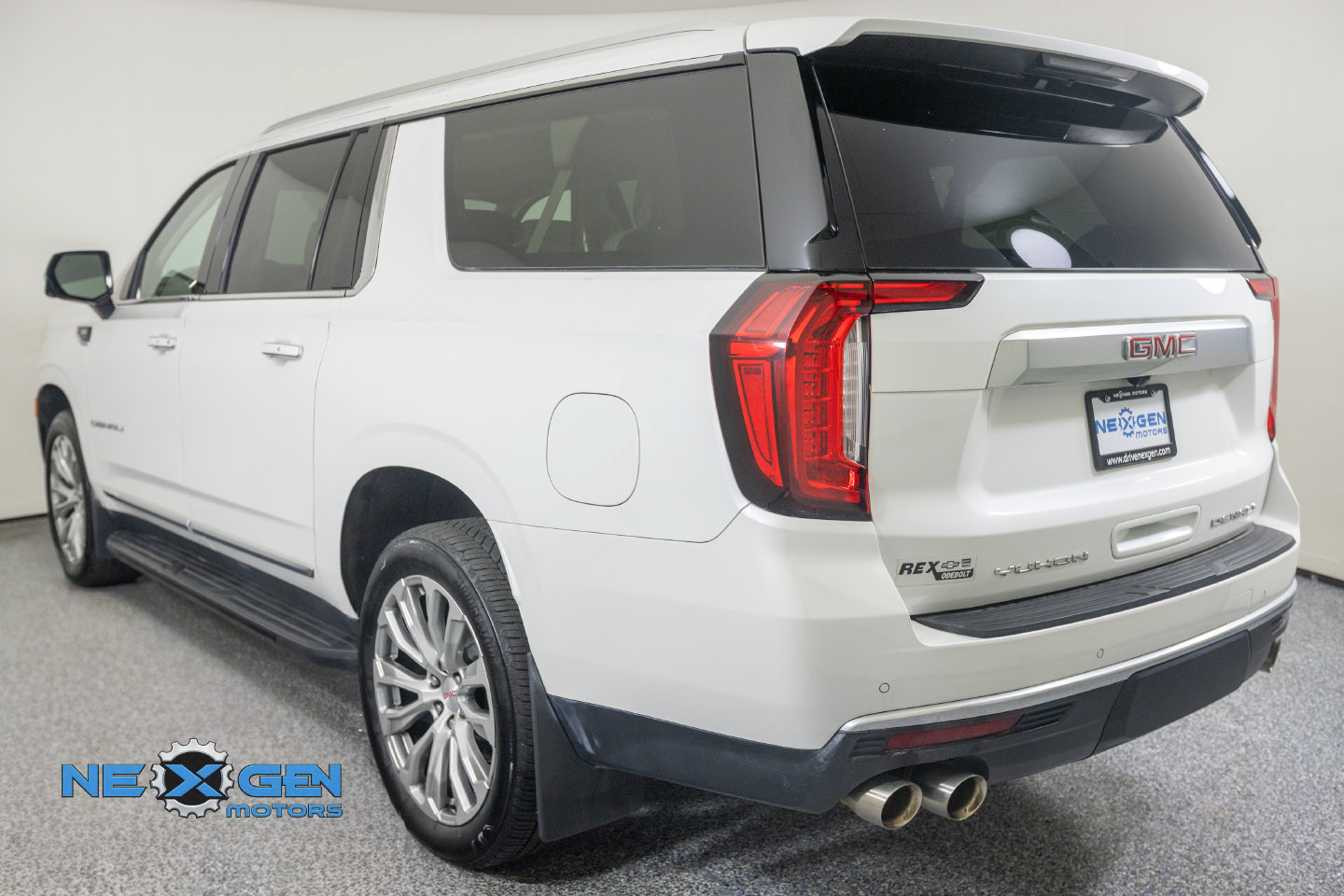 Used 2022 GMC Yukon XL Denali AWD/4WD image 28