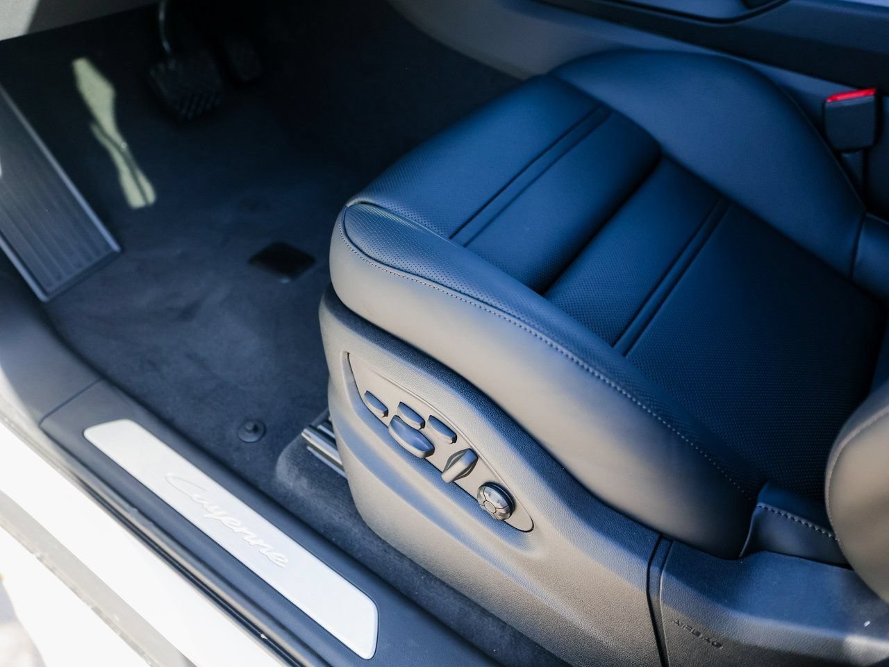 New 2026 Porsche Cayenne E-Hybrid Coupe AWD/4WD image 14