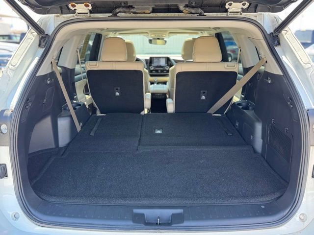 Used 2022 Toyota Highlander XLE image 7