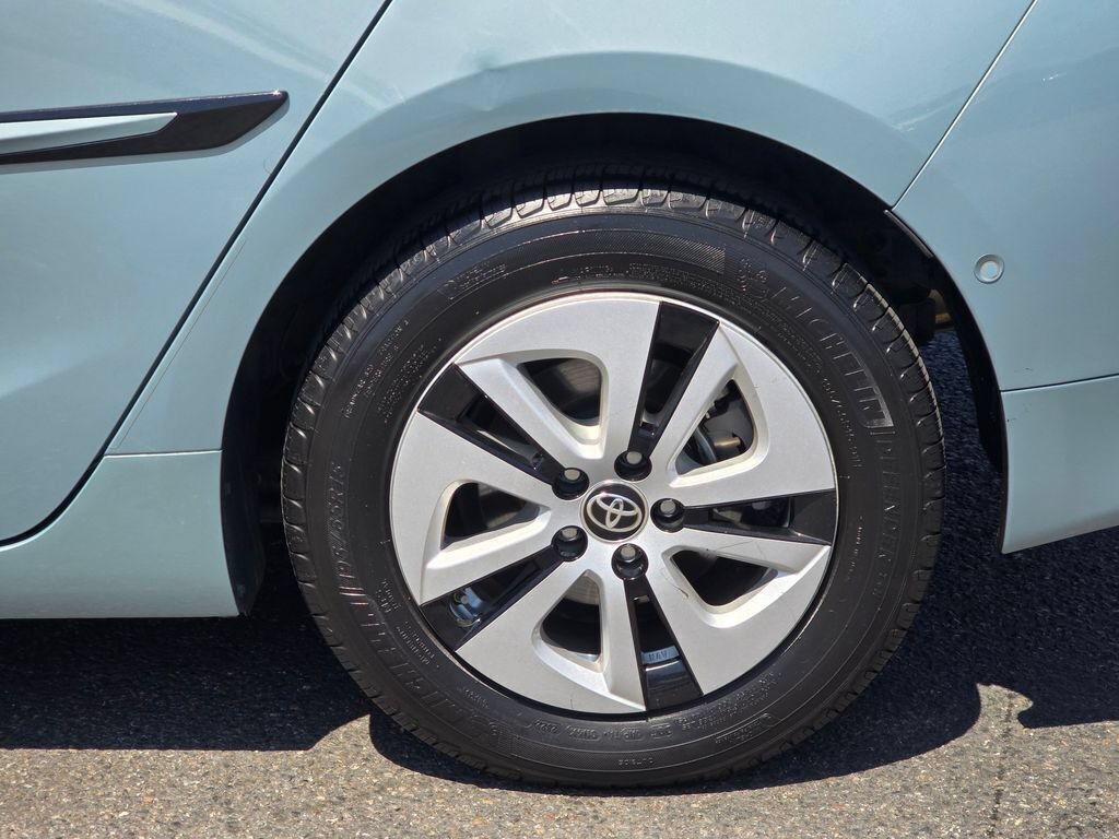 Used 2017 Toyota Prius Four w/ Premium Convenience Package FWD image 10