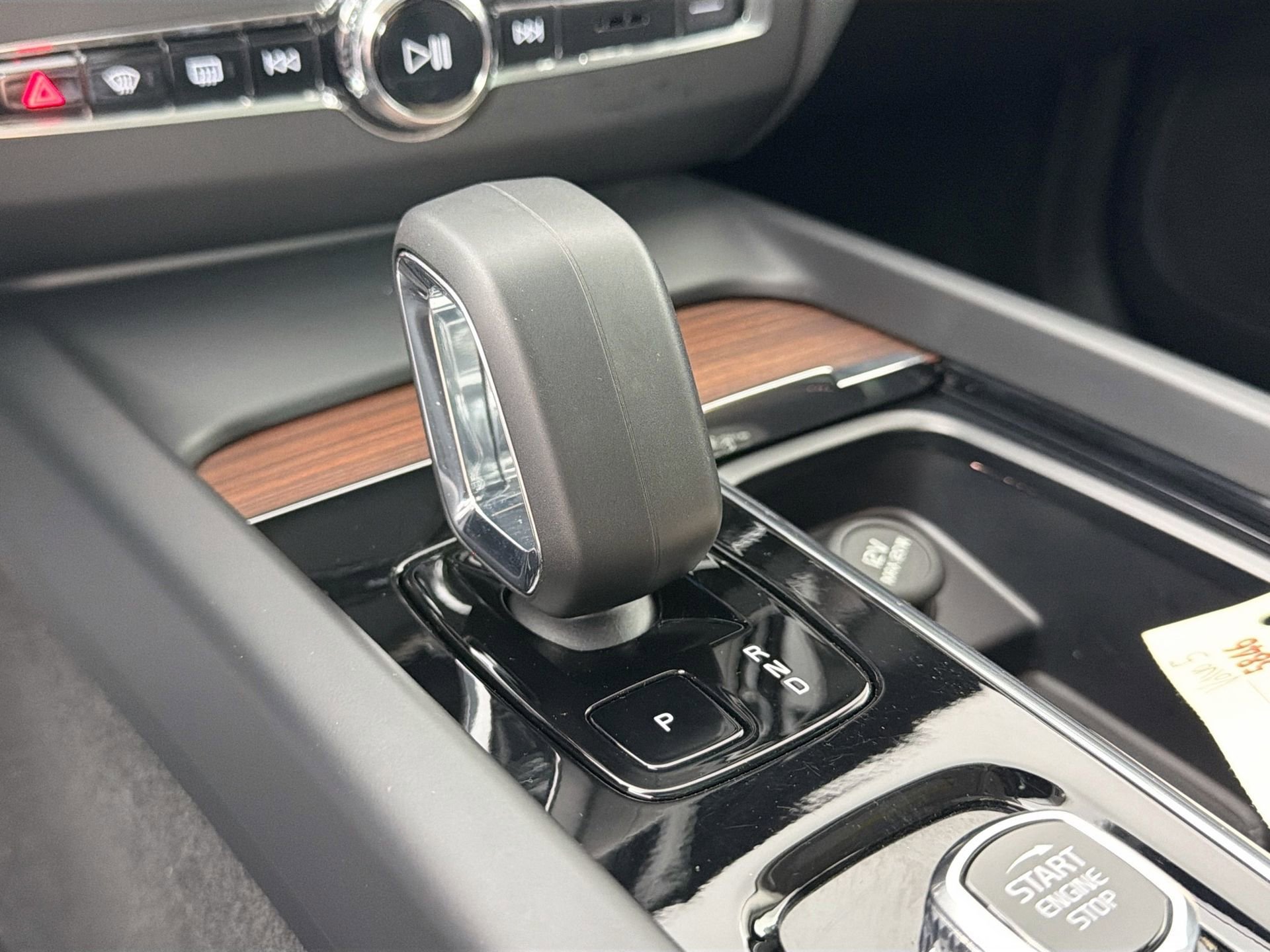 Certified 2023 Volvo XC60 B5 Plus w/ Protection Package Premier FWD image 17