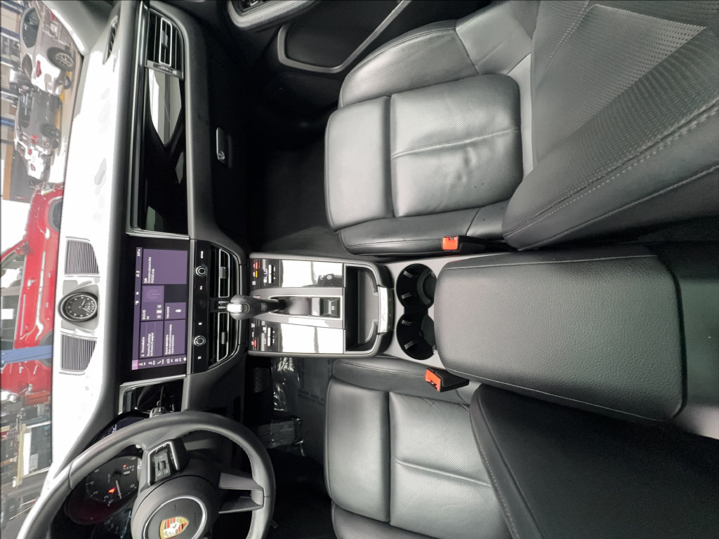 Used 2024 Porsche Macan Turbo AWD/4WD image 40