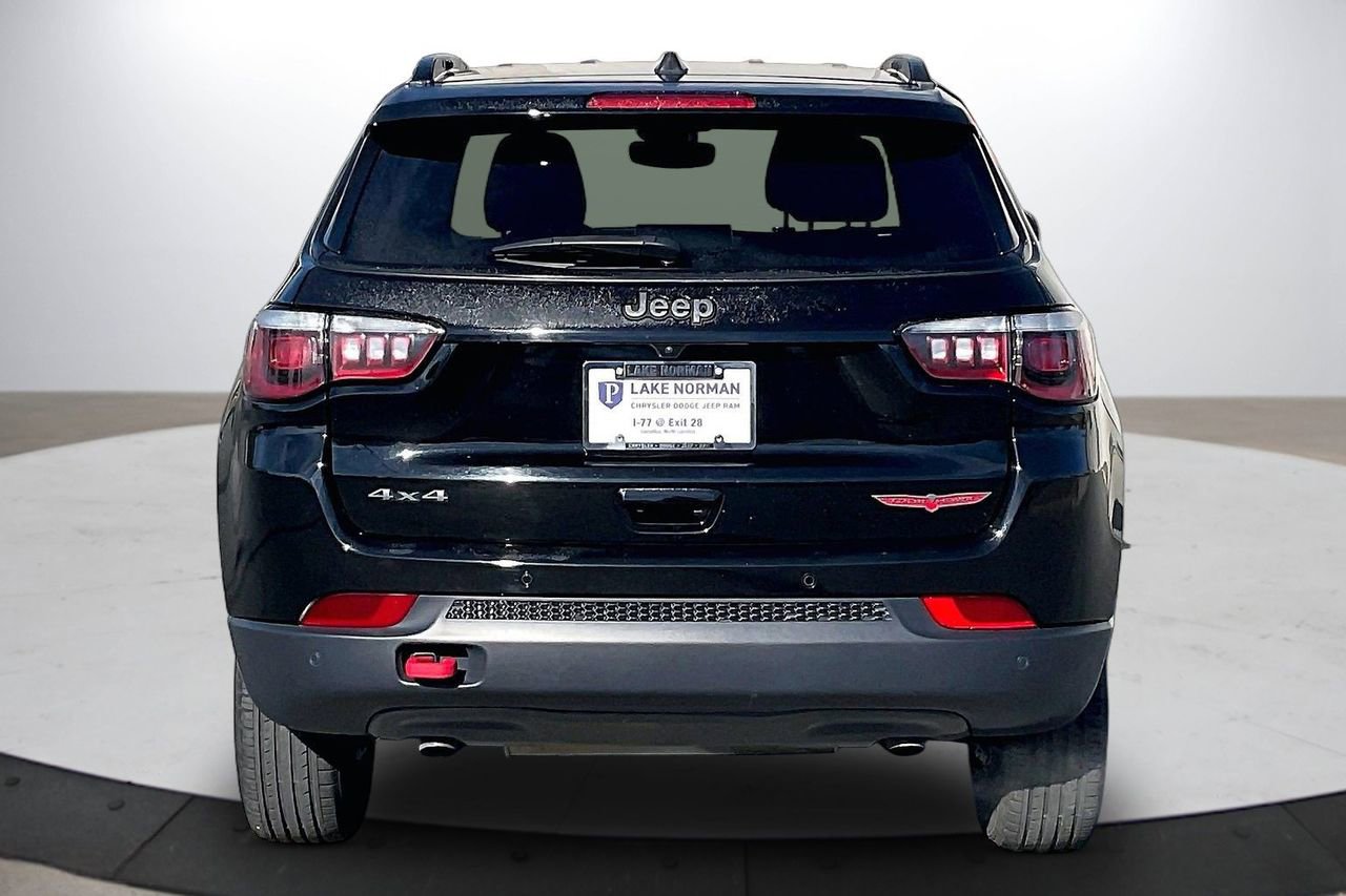 Used 2024 Jeep Compass Trailhawk image 8