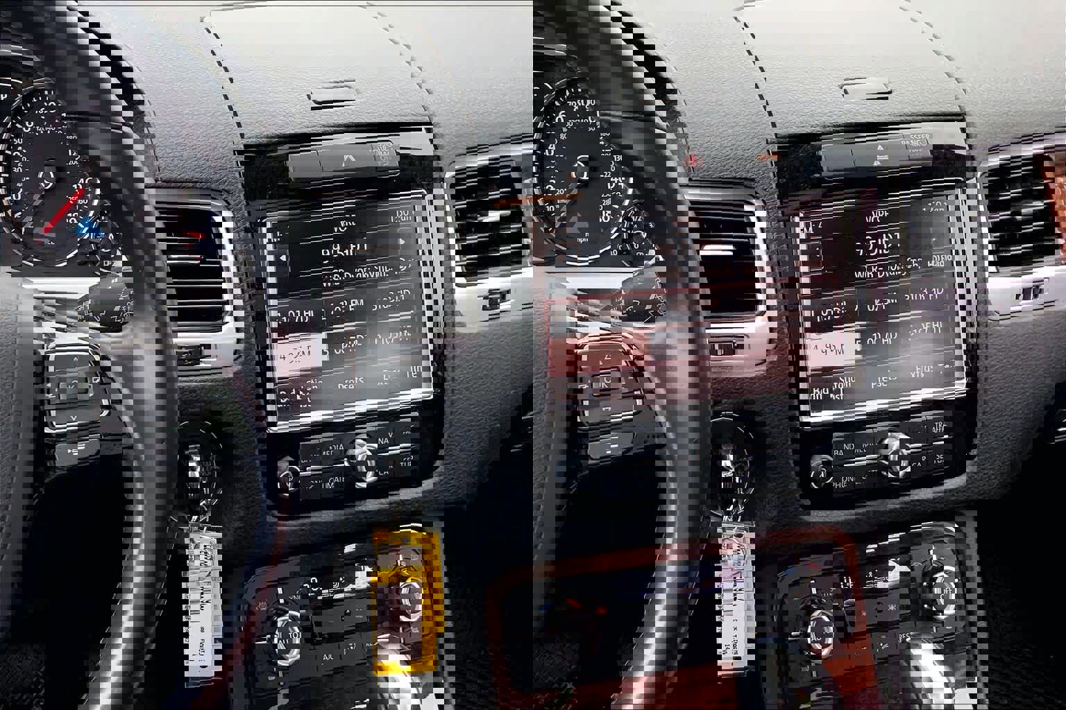 Used 2014 Volkswagen Touareg TDI image 7