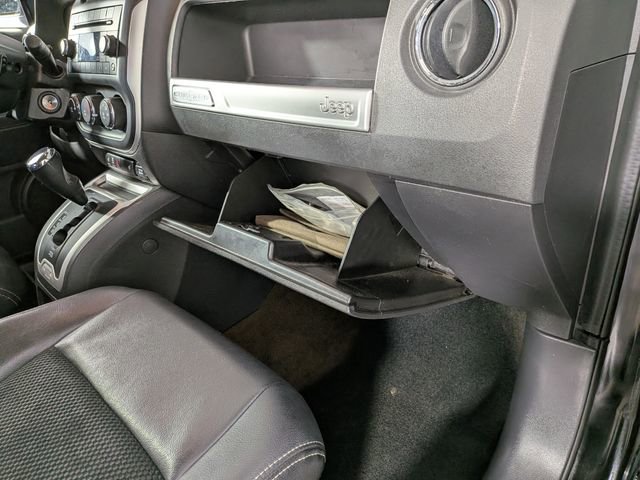 Used 2014 Jeep Compass Latitude image 28