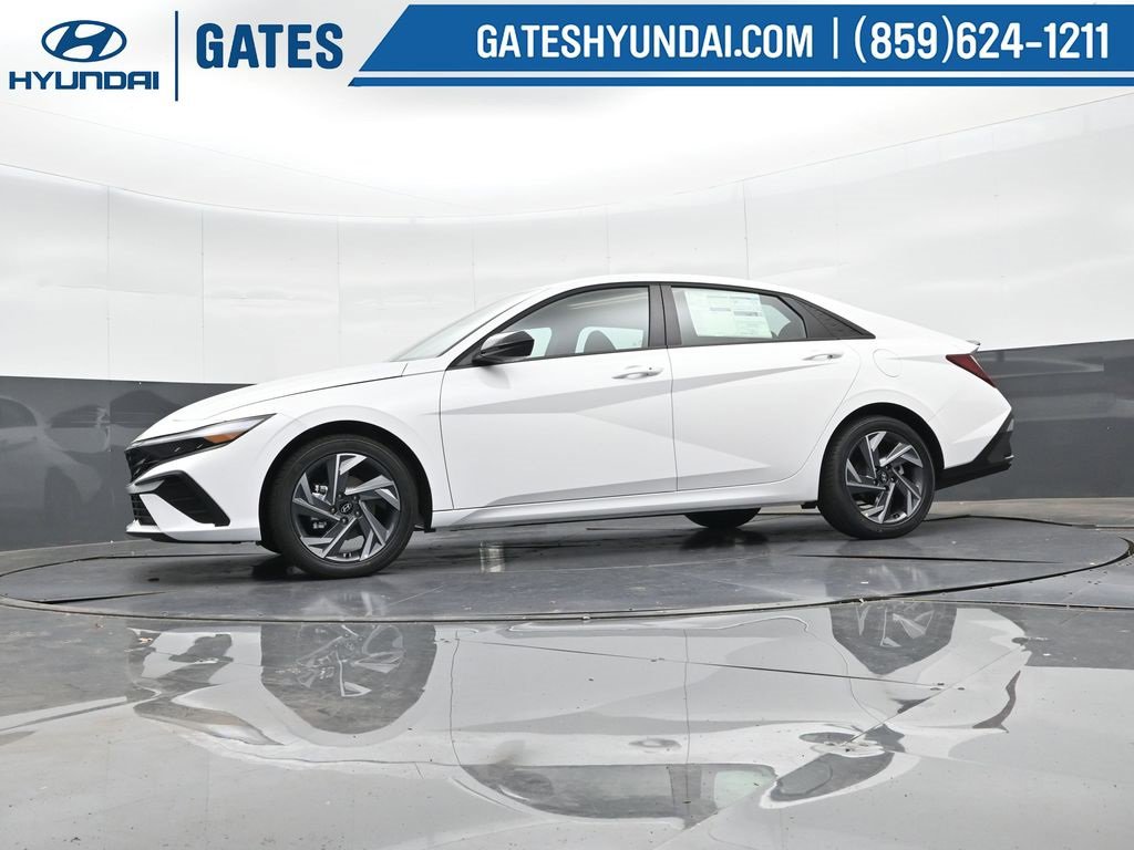 Used 2025 Hyundai Elantra Sport image 37