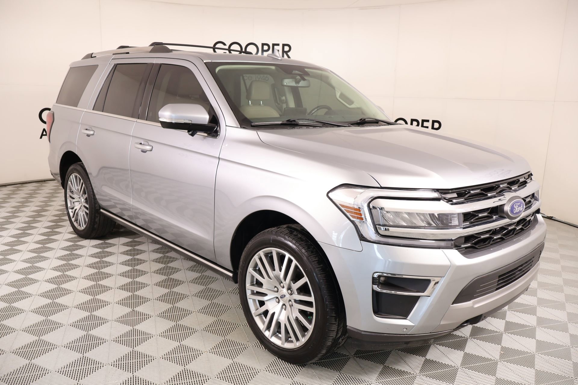 Used 2023 Ford Expedition Limited AWD/4WD image 1
