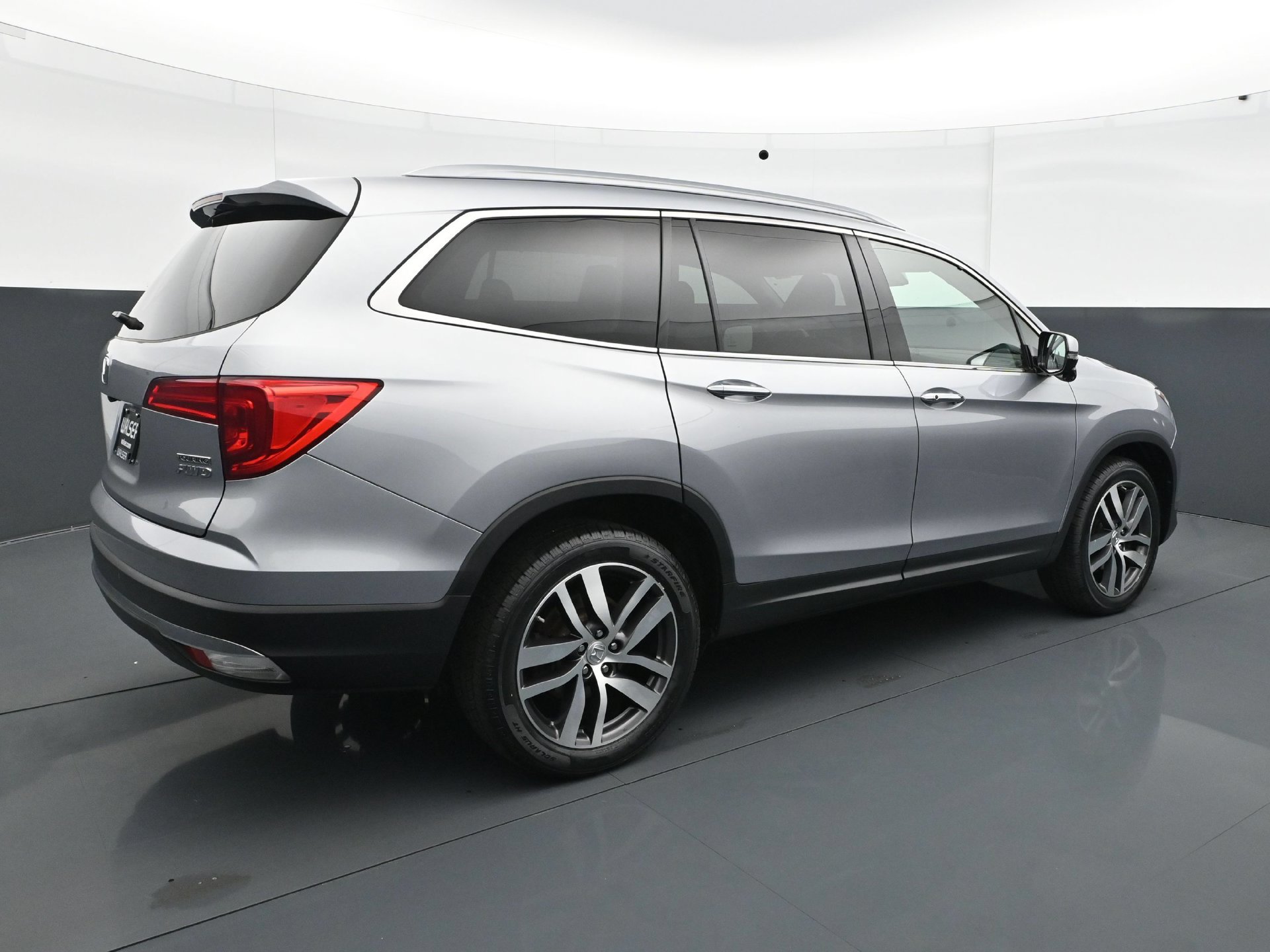 Used 2017 Honda Pilot Touring image 7