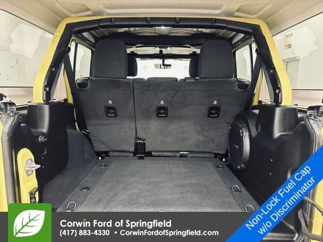 Used 2022 Jeep Wrangler Unlimited Rubicon w/ Cold Weather Group image 16