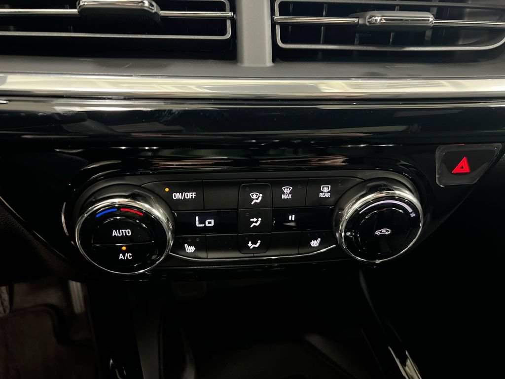 New 2026 Chevrolet Trax RS w/ Sunroof Package FWD image 16