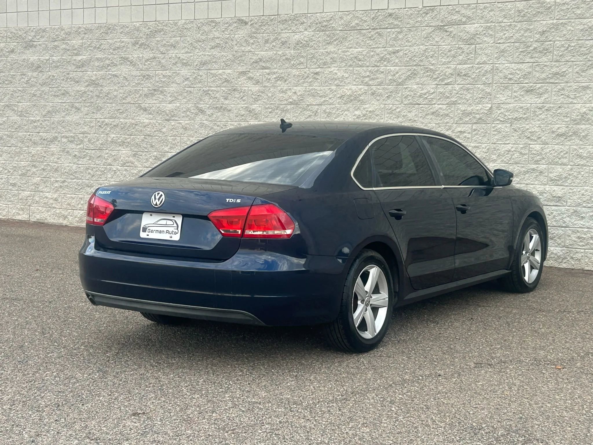 Used 2013 Volkswagen Passat TDI SE image 6
