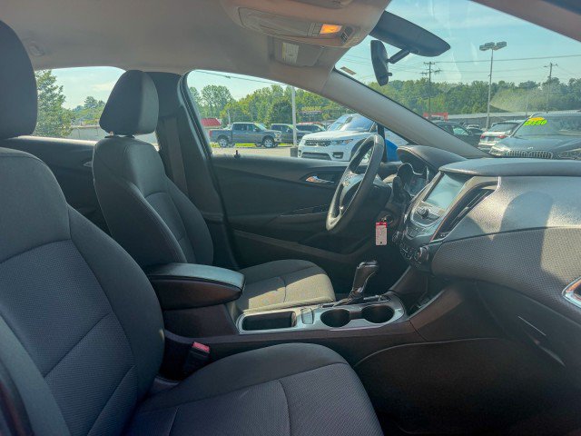 Used 2017 Chevrolet Cruze LT FWD image 21