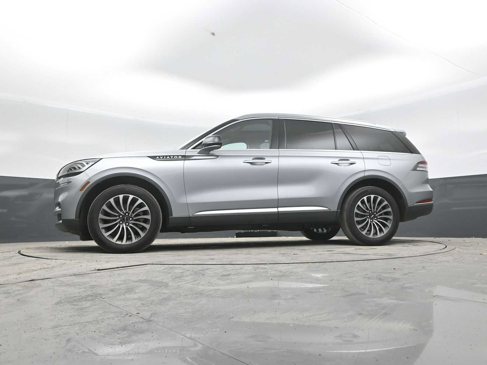 Used 2023 Lincoln Aviator AWD w/ Premium Package image 24