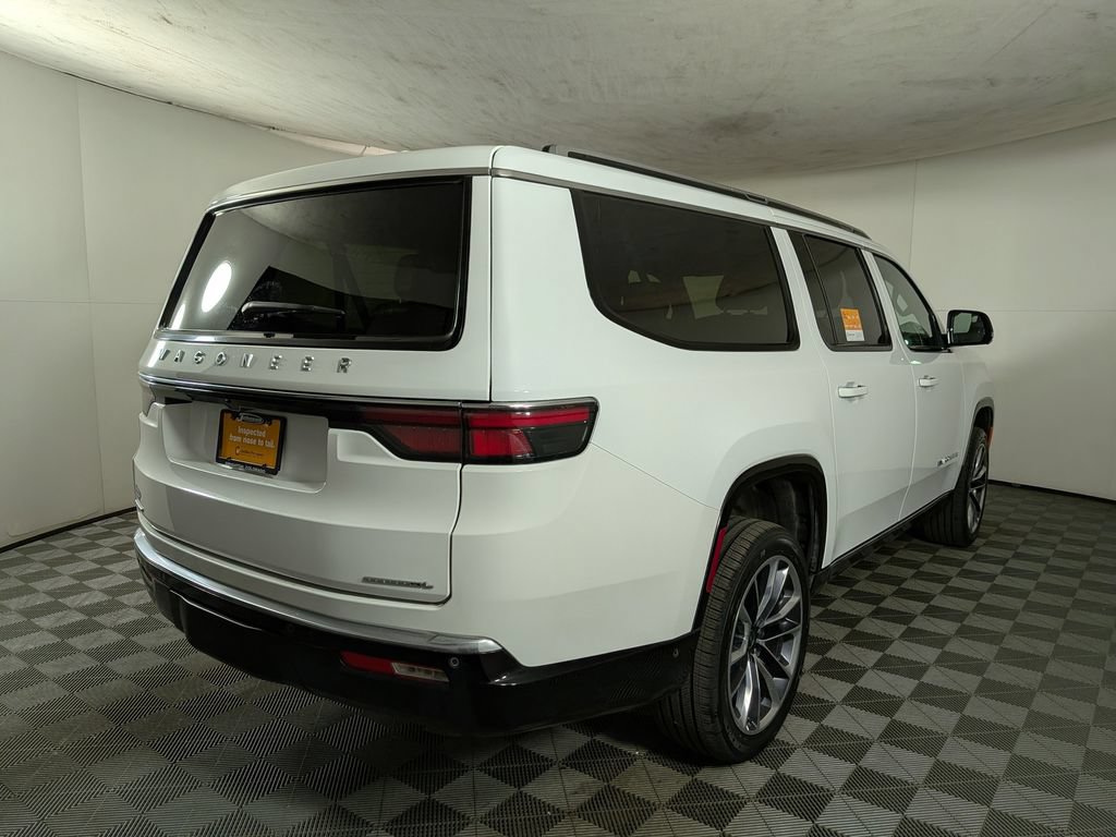 Certified 2023 Jeep Wagoneer L Series III w/ Premium Group I AWD/4WD image 8