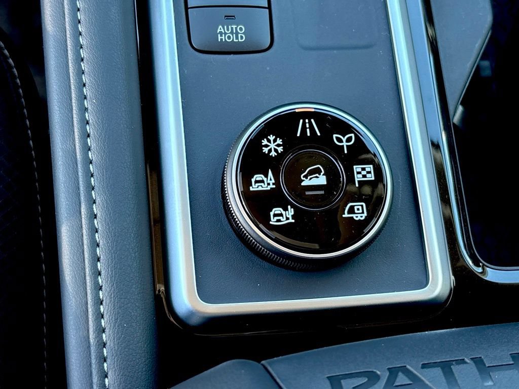 New 2025 Nissan Pathfinder SL w/ Cargo Package AWD/4WD image 22
