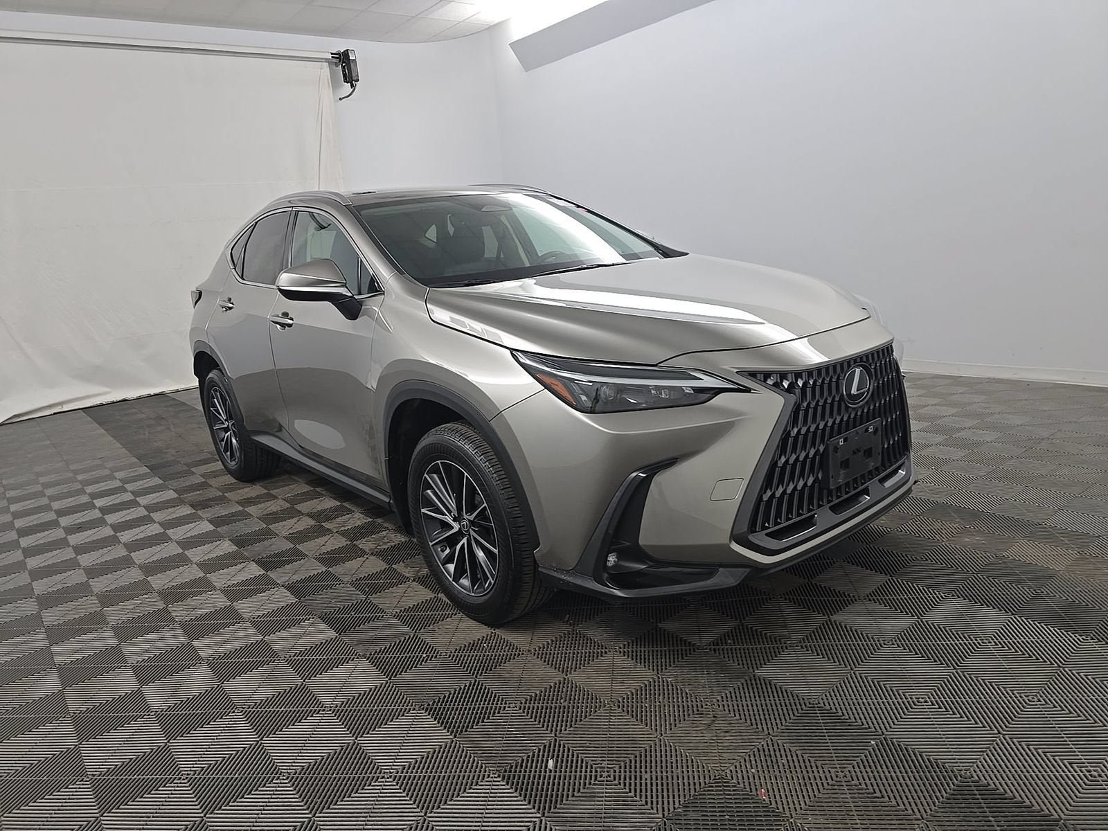 Used 2023 Lexus NX 250 FWD image 3