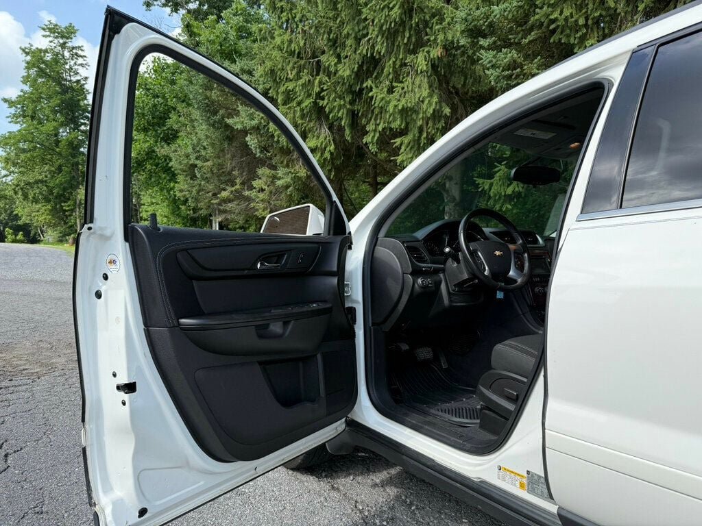 Used 2013 Chevrolet Traverse LT AWD/4WD image 16