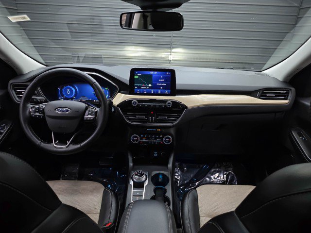 Used 2021 Ford Escape Titanium w/ Titanium Elite Package FWD image 11