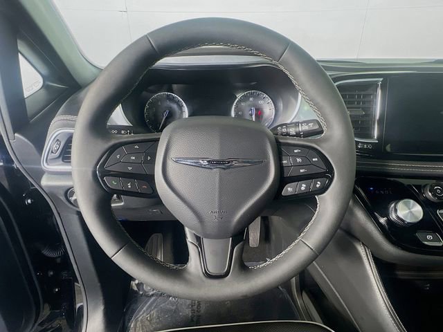 Used 2026 Chrysler Pacifica Limited w/ S Appearance Package image 16