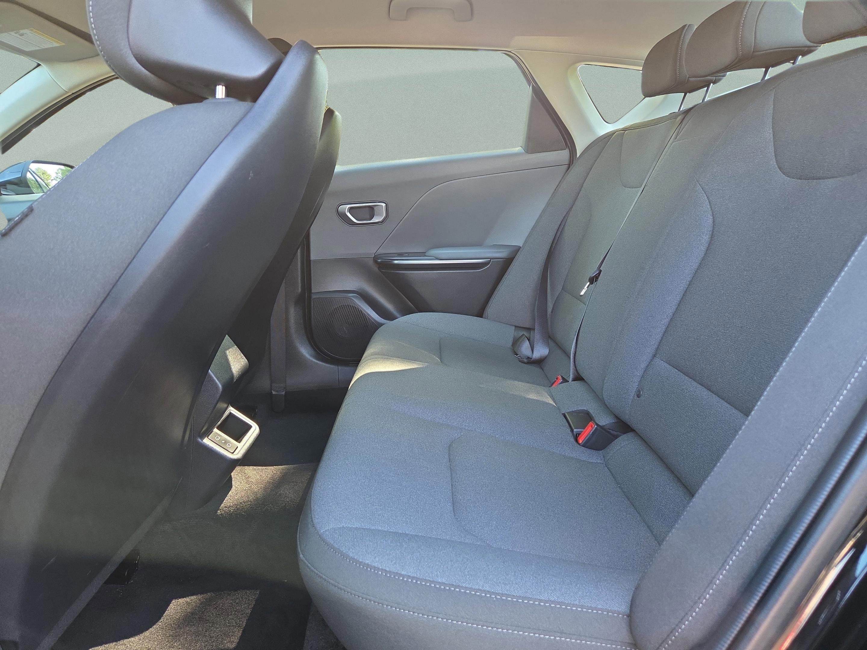 Used 2025 Kia K4 LXS image 29