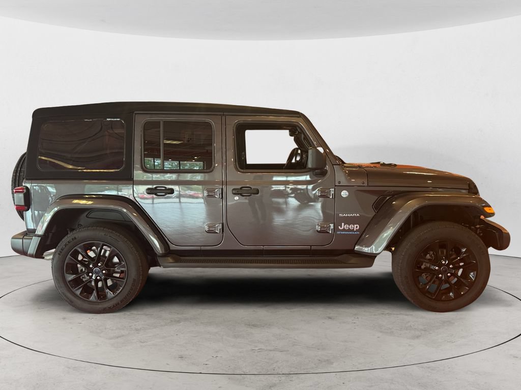 Used 2024 Jeep Wrangler Unlimited Sahara w/ Technology Group AWD/4WD image 2