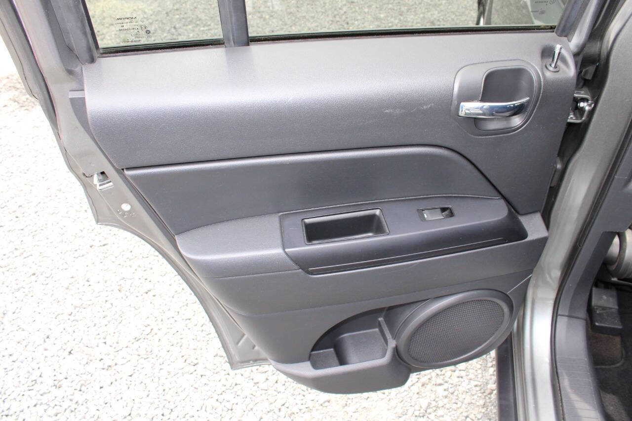 Used 2013 Jeep Patriot Latitude w/ Sun/Sound Group AWD/4WD image 20