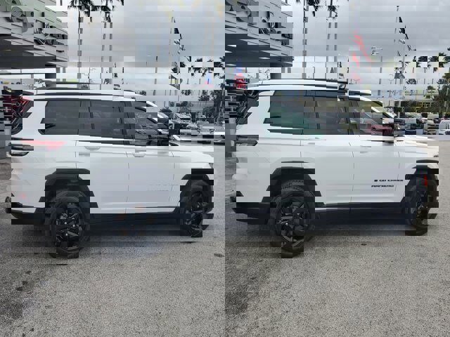 Used 2023 Jeep Grand Cherokee L Laredo image 8