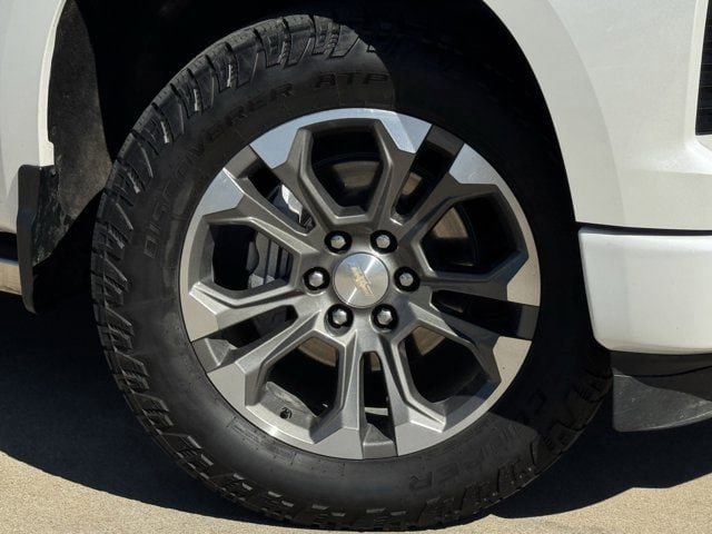 Used 2023 Chevrolet Silverado 1500 High Country w/ Technology Package AWD/4WD image 35
