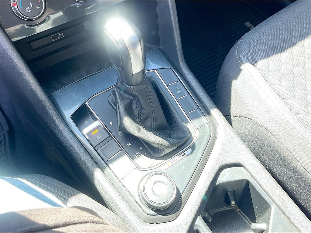 Used 2018 Volkswagen Tiguan S image 16