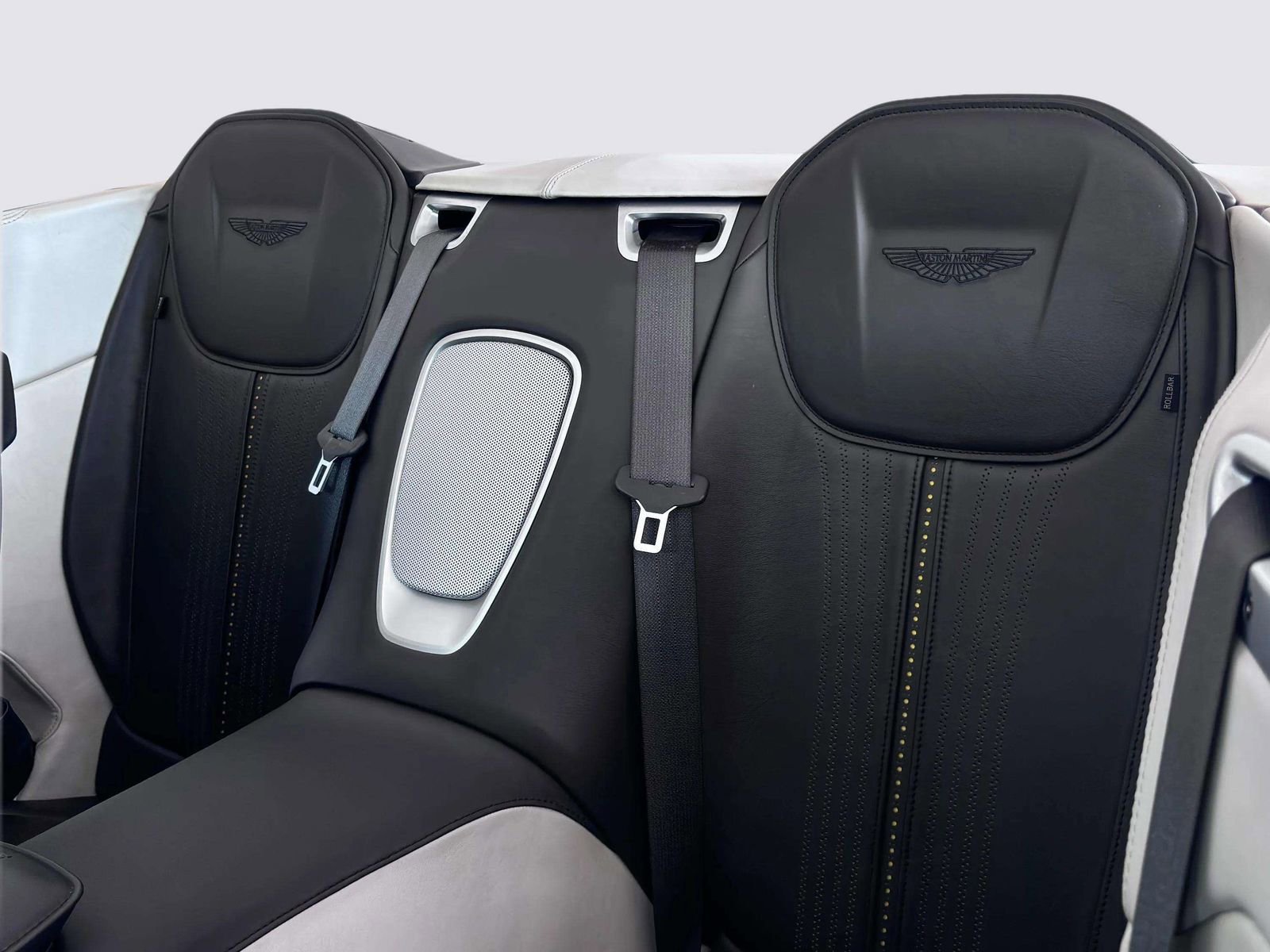 Used 2021 Aston Martin DB11 Volante image 41