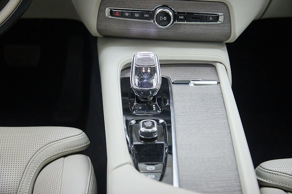 Certified 2023 Volvo XC90 B6 Ultimate w/ Protection Package Premier image 31