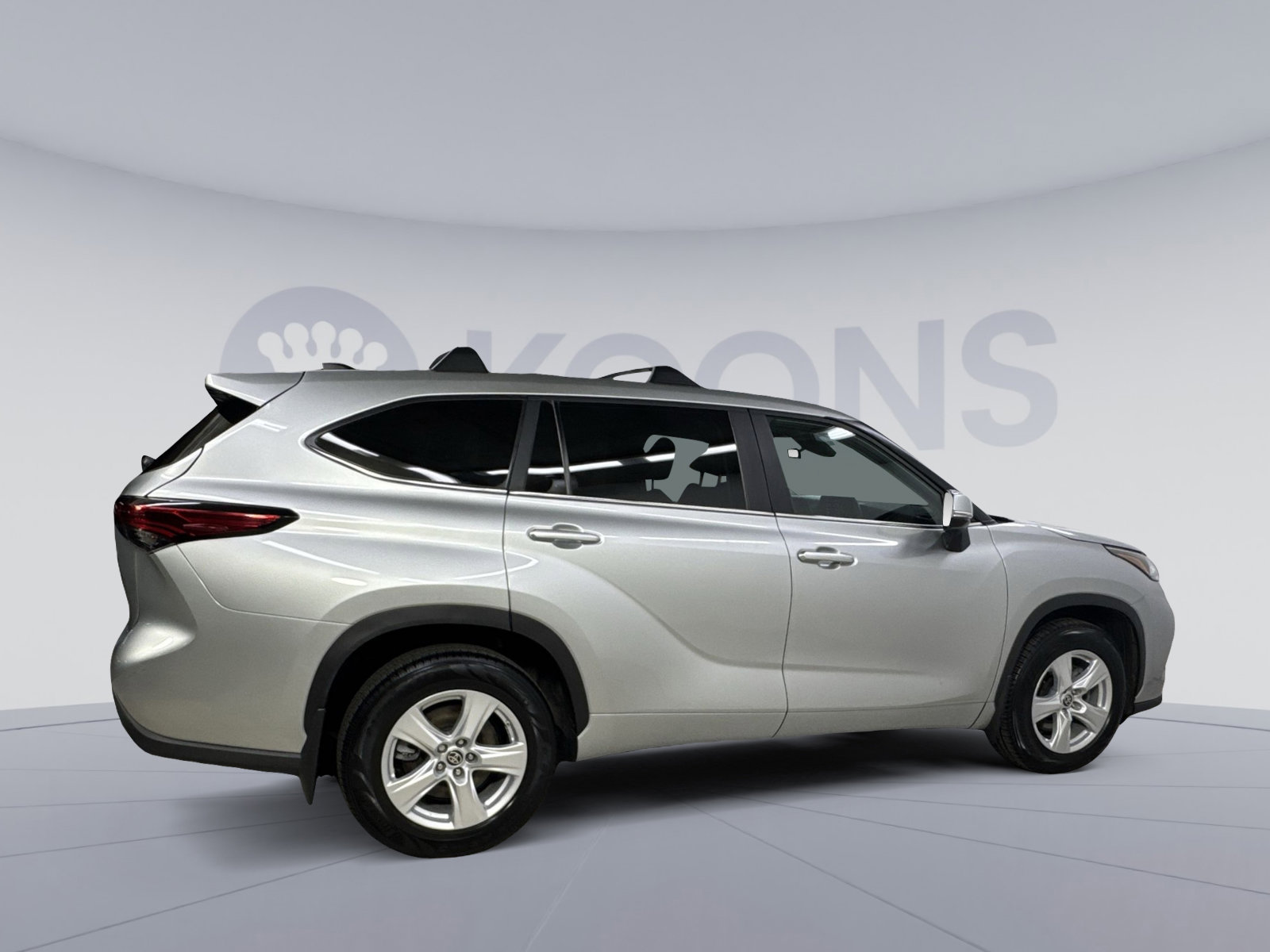 Used 2023 Toyota Highlander LE FWD image 13