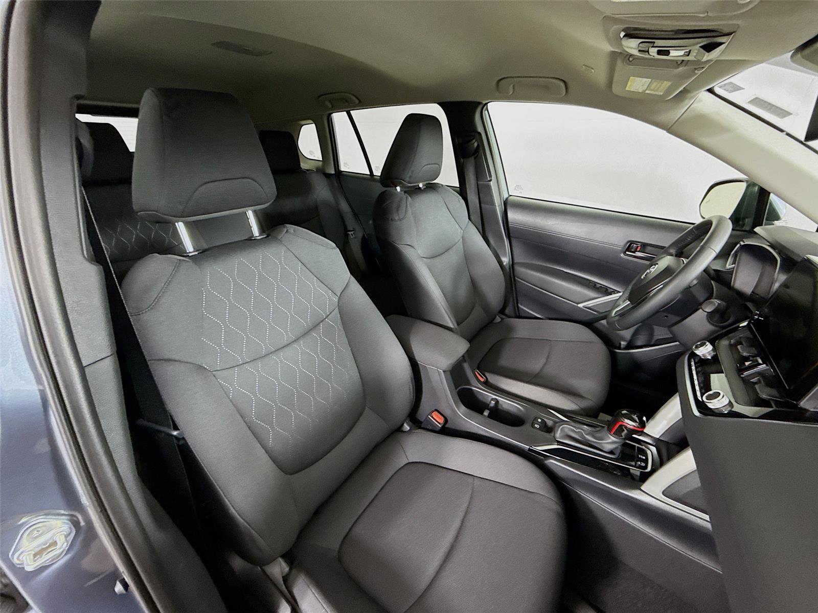 Used 2024 Toyota Corolla Cross LE image 26