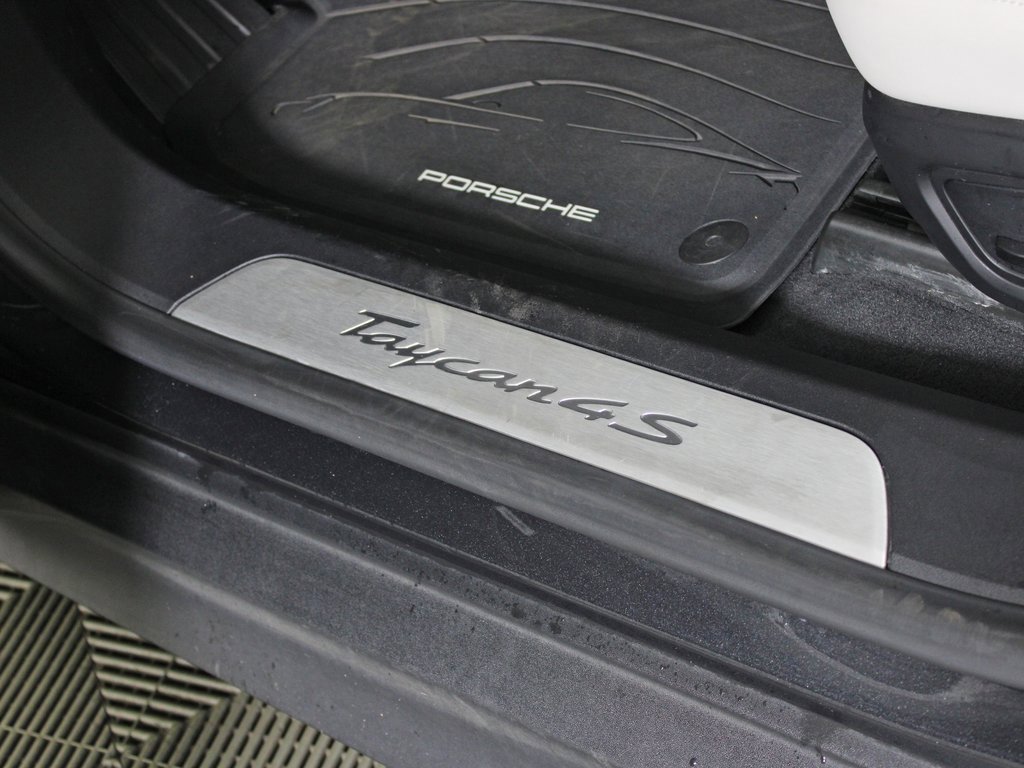 Used 2021 Porsche Taycan 4S image 18