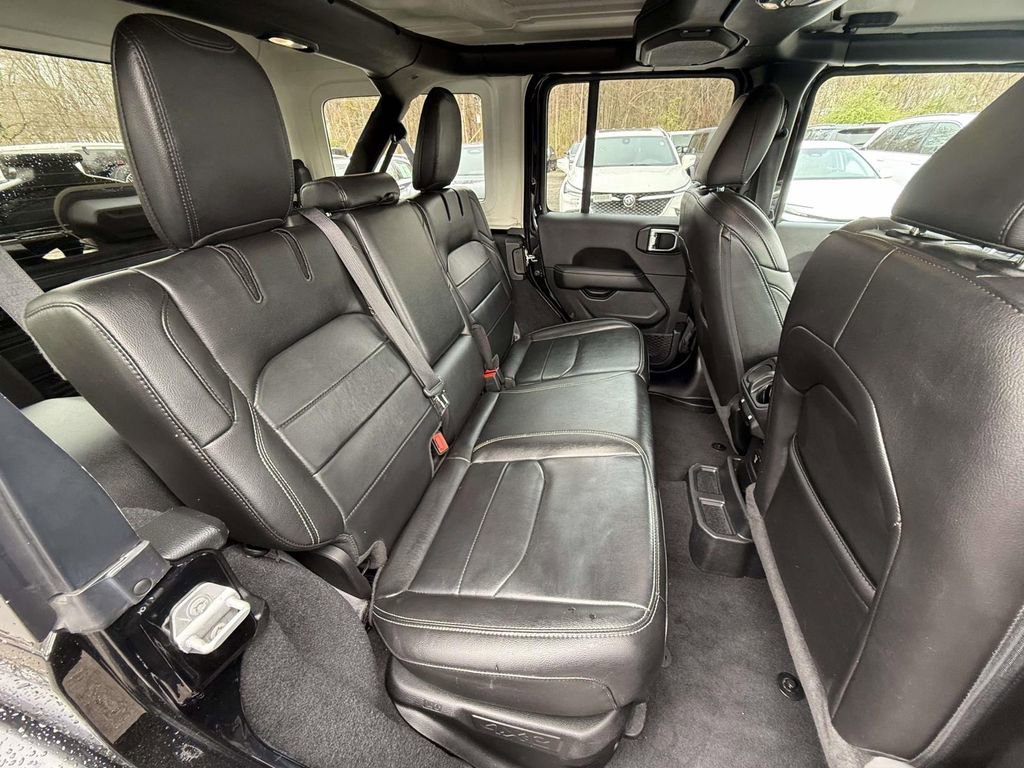Used 2023 Jeep Wrangler Unlimited Sahara AWD/4WD image 10