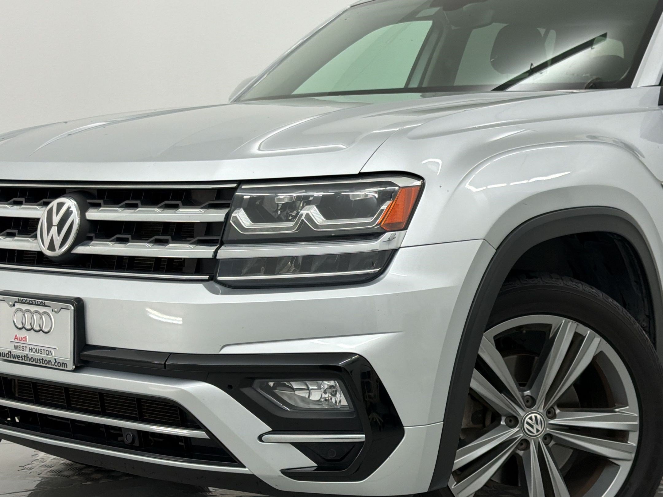 Used 2018 Volkswagen Atlas SEL w/ R-Line Package FWD image 25