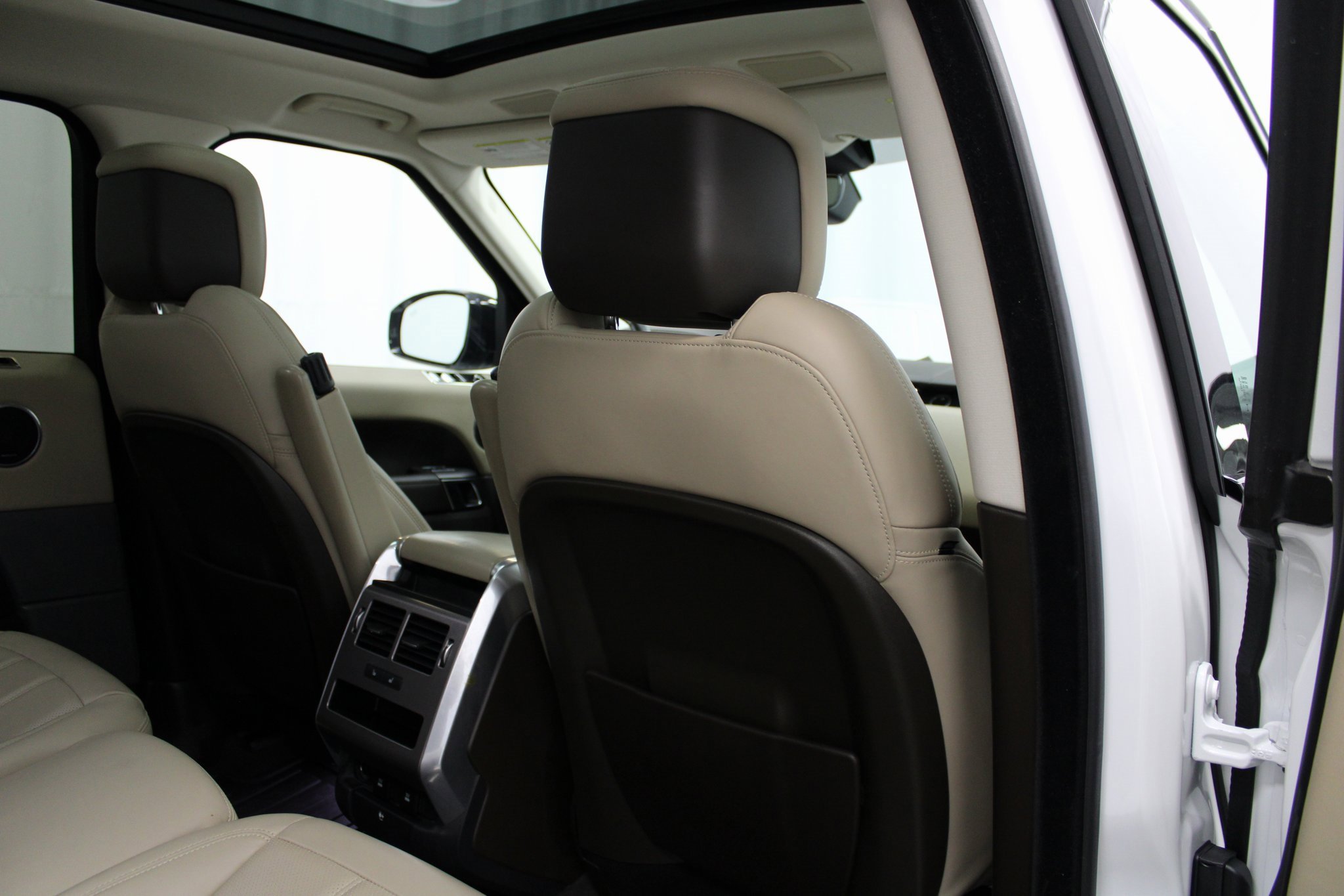 Used 2019 Land Rover Range Rover Sport HSE image 24